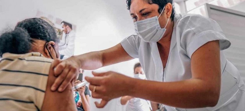 A recomendação é ir até a uma unidade mais perto da sua residência ou onde o idoso costuma ser vacinado - Foto: Divulgação A recomendação é ir até a uma unidade mais perto da sua residência ou onde o idoso costuma ser vacinado