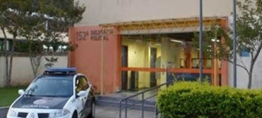 O homem também possui antecedentes criminais e é investigado por envolvimento em roubo, furtos e crimes violentos - Foto: PCERJ O homem também possui antecedentes criminais e é investigado por envolvimento em roubo, furtos e crimes violentos