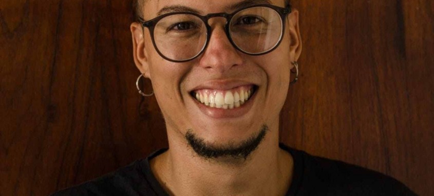 Jefferson Medeiros transforma violência no cotidiano em arte; projeto foi contemplado pela Lei Aldir Blanc - Foto: Laura Lima Jefferson Medeiros transforma violência no cotidiano em arte; projeto foi contemplado pela Lei Aldir Blanc