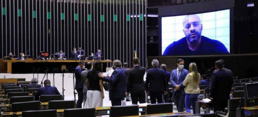Preso no Batalhão Especial Prisional (BEP), em Niterói, Daniel Silveira participou de forma remota da sessão e pediu desculpas por suas declarações - Foto: Michel Jesus/Câmara dos Deputados Preso no Batalhão Especial Prisional (BEP), em Niterói, Daniel Silveira participou de forma remota da sessão e pediu desculpas por suas declarações