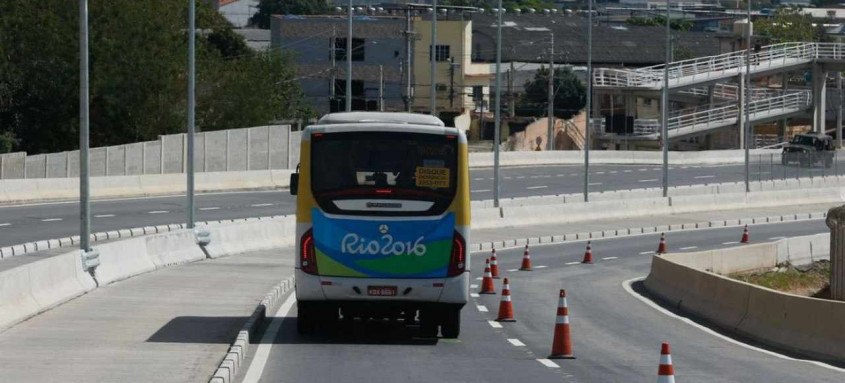 A viatura em que o PM estava  no momento do atropelamento também foi atingida na lateral pelo carro. O caso foi registrado na 33ª DP (Realengo)