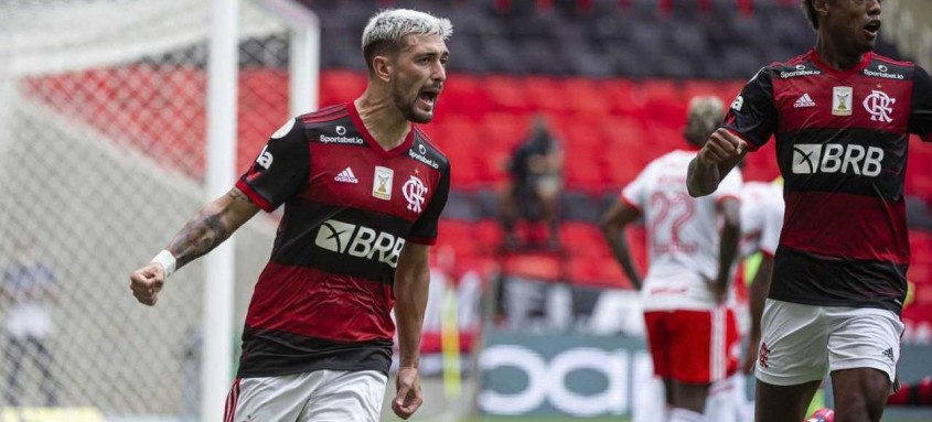 Na última rodada, quinta-feira (25), o Rubro-Negro depende apenas de uma vitória sobre o São Paulo no Morumbi para ser octacampeão nacional - Foto: Divulgação/ CRF Na última rodada, quinta-feira (25), o Rubro-Negro depende apenas de uma vitória sobre o São Paulo no Morumbi para ser octacampeão nacional