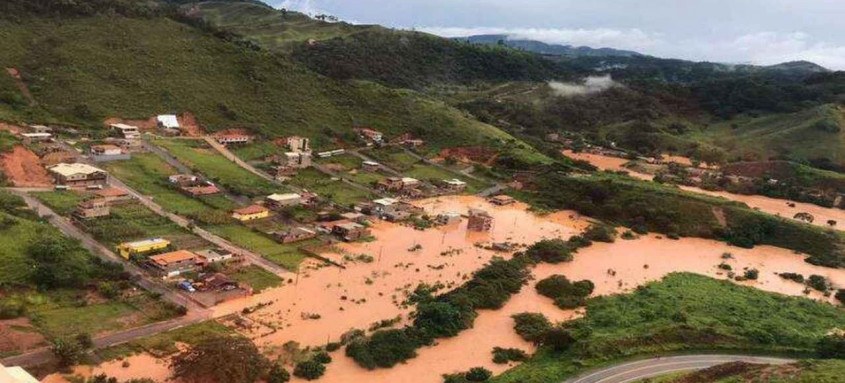 Chuvas mataram ao menos seis moradores de Santa Maria de Itabira - Foto: Divulgação/Corpo de Bombeiros de Minas Gerais Chuvas mataram ao menos seis moradores de Santa Maria de Itabira