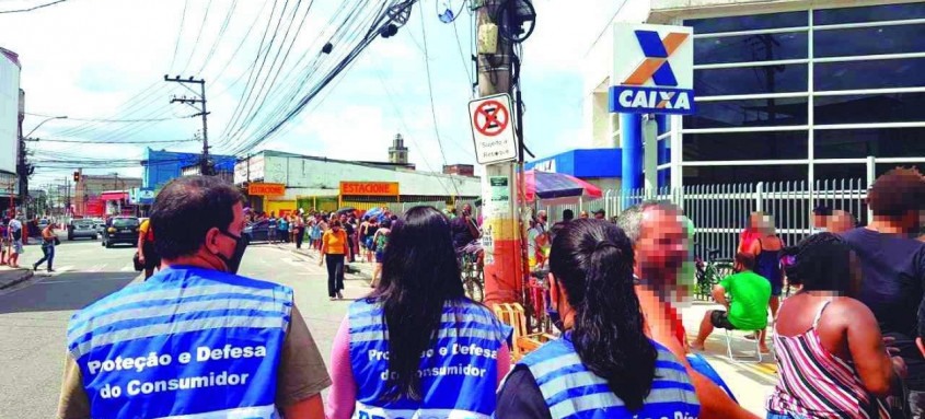 Onze agências bancárias e quatro postos dos Correios foram fiscalizados em municípios da Baixada Fluminense