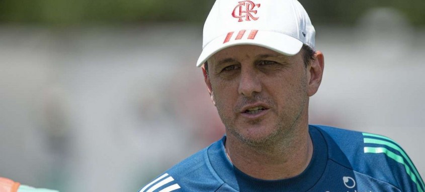 Rogério Ceni começa nesta quinta-feira a preparar o time que enfrentará o Volta Redonda no sábado
- Foto: Alexandre Vidal / Flamengo Rogério Ceni começa nesta quinta-feira a preparar o time que enfrentará o Volta Redonda no sábado