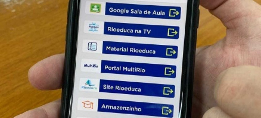 O programa possibilita a transmissão de aulas gravadas de professores para alunos e também por meio de videoconferência - Foto: Divulgação/ Prefeitura do Rio O programa possibilita a transmissão de aulas gravadas de professores para alunos e também por meio de videoconferência