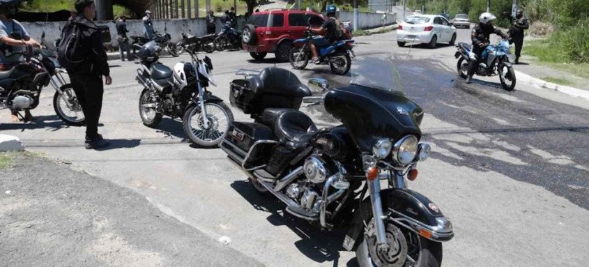 Ao todo, 25 motos foram removidas das ruas por irregularidades