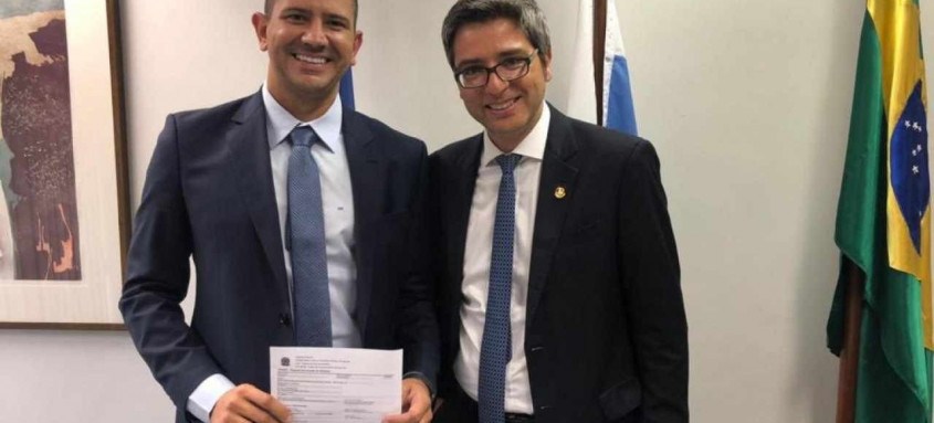 O secretário de Gestsão Integrada, Douglas Ruas, e o senador Carlos Portinho (PL), durante encontro em Brasília
