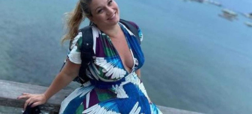Agentes estiveram em três endereços atrás de Carminha, e só a encontraram na casa de uma vizinha - Foto: Reprodução/ Redes Sociais Agentes estiveram em três endereços atrás de Carminha, e só a encontraram na casa de uma vizinha