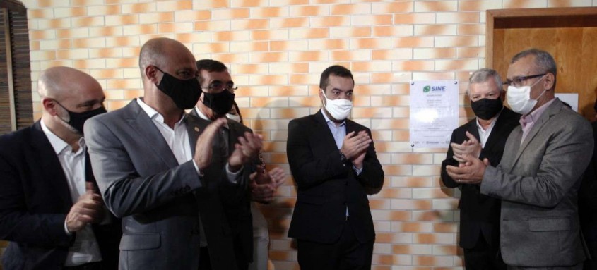 Claudio Castro e Axel Grael na inauguração: unidade será administrada pela Secretaria de Estado de Trabalho e Renda, em parceria com a Prefeitura de Niterói - Foto: Luiz Alvarenga/Palácio Guanabara Claudio Castro e Axel Grael na inauguração: unidade será administrada pela Secretaria de Estado de Trabalho e Renda, em parceria com a Prefeitura de Niterói