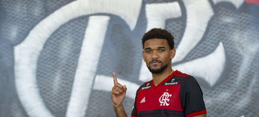 O zagueiro Bruno Viana, opção para o banco de reservas, foi a única contratação do Fla até o momento para a temporada - Foto: Alexandre Vidal / Flamengo O zagueiro Bruno Viana, opção para o banco de reservas, foi a única contratação do Fla até o momento para a temporada