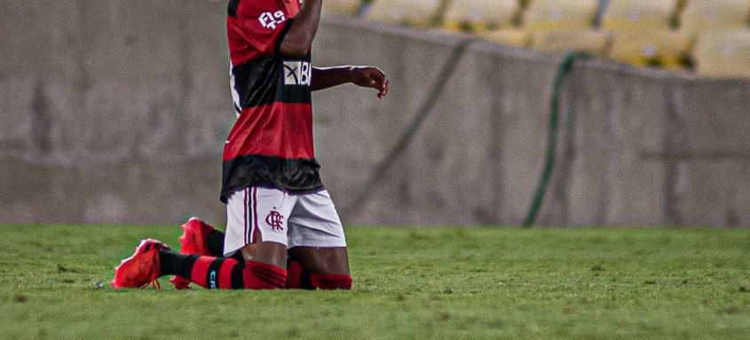 Max fez o único gol do Fla na vitória sobre o Nova Iguaçu na última 3ª feira - Foto: Paula Reis / Flamengo Max fez o único gol do Fla na vitória sobre o Nova Iguaçu na última 3ª feira