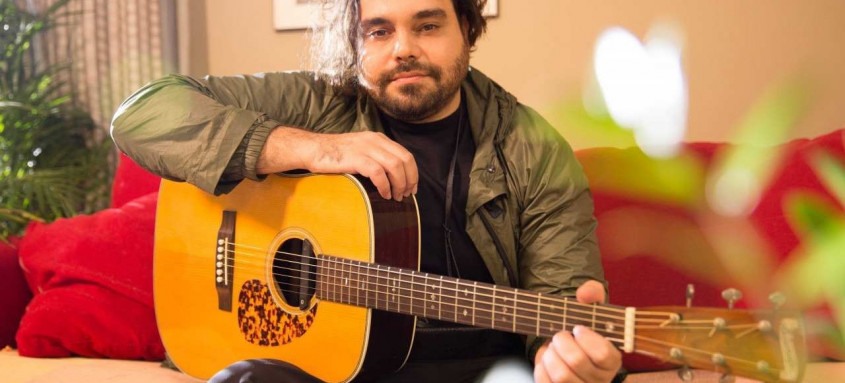 Niteroiense Lucas Félix resgatou influências em seu primeiro álbum 