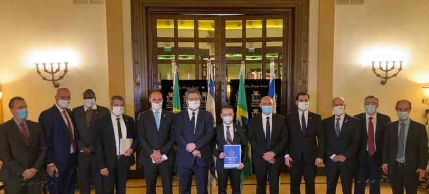 Na visita a Israel, a delegação brasileira liderada pelo Ministro Ernesto Araújo, com participação do
@mctic
e
@minsaude
, teve ontem reunião com o Presidente do Instituto Weizmann, um dos maiores institutos de pesquisa do mundo. - Foto: Divulgação/MRE Na visita a Israel, a delegação brasileira liderada pelo Ministro Ernesto Araújo, com participação do
@mctic
e
@minsaude
, teve ontem reunião com o Presidente do Instituto Weizmann, um dos maiores institutos de pesquisa do mundo.