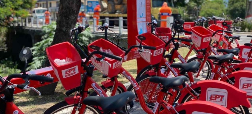 Ao todo, são 20 estações com 10 bicicletas cada, somando 200 vermelhinhas - Foto: Marcos Fabrício/ Prefeitura de Maricá Ao todo, são 20 estações com 10 bicicletas cada, somando 200 vermelhinhas