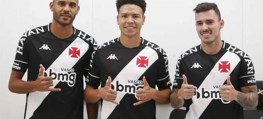 Ernando, Marquinhos Gabriel e Zeca chegaram ontem ao Vasco e já estão à disposição do técnico Marcelo Cabo - Foto: Rafael Ribeiro / Vasco Ernando, Marquinhos Gabriel e Zeca chegaram ontem ao Vasco e já estão à disposição do técnico Marcelo Cabo