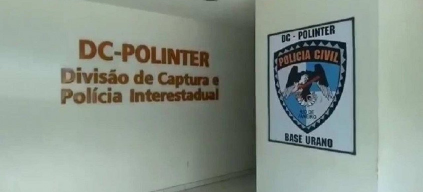 Segundo as investigações, testemunhas confirmaram que viram o acusado sair da casa carregando um carrinho de mão