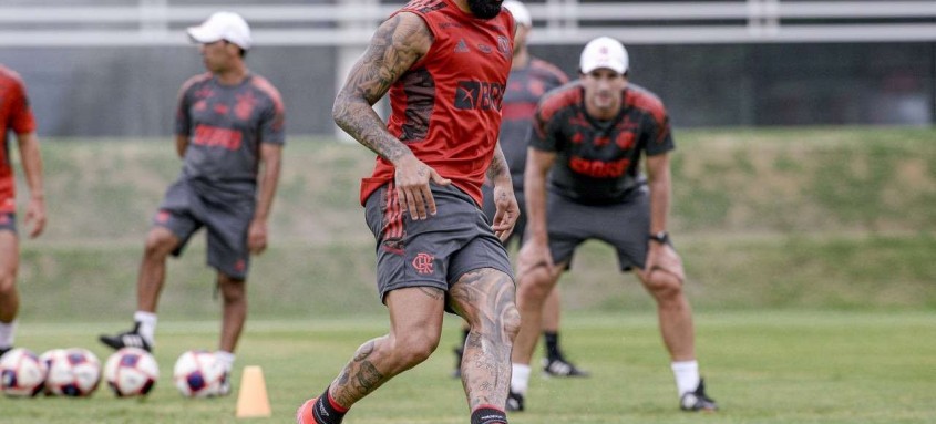 O atacante Gabigol se reapresentou ontem ao Flamengo após alguns dias férias depois do título brasileiro - Foto: Marcelo Cortes / Flamengo O atacante Gabigol se reapresentou ontem ao Flamengo após alguns dias férias depois do título brasileiro