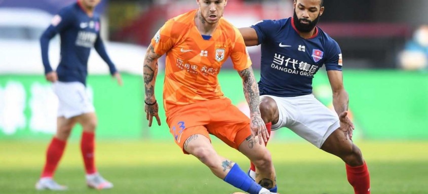 Roger Guedes, atualmente no Shandong Luneng-CHI, é um dos nomes que interessam ao Flu para disputa da Libertadores
