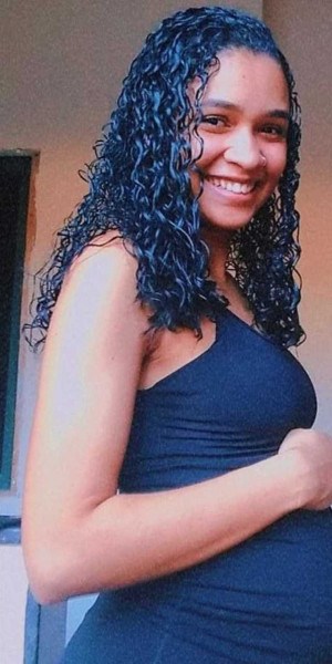 Pâmella Ferreira Andrade Martins, de 21 anos, era casada, já tinha um filho de 2 anos e estava grávida de outro menino - Foto: Reprodução/ Redes Sociais Pâmella Ferreira Andrade Martins, de 21 anos, era casada, já tinha um filho de 2 anos e estava grávida de outro menino