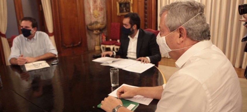 O prefeito de Niterói, Axel Grael, participará de nova reunião com o governador Cláudio Castro e o prefeito do Rio, Eduardo Paes
- Foto: Divulgação / Prefeitura de Niterói O prefeito de Niterói, Axel Grael, participará de nova reunião com o governador Cláudio Castro e o prefeito do Rio, Eduardo Paes