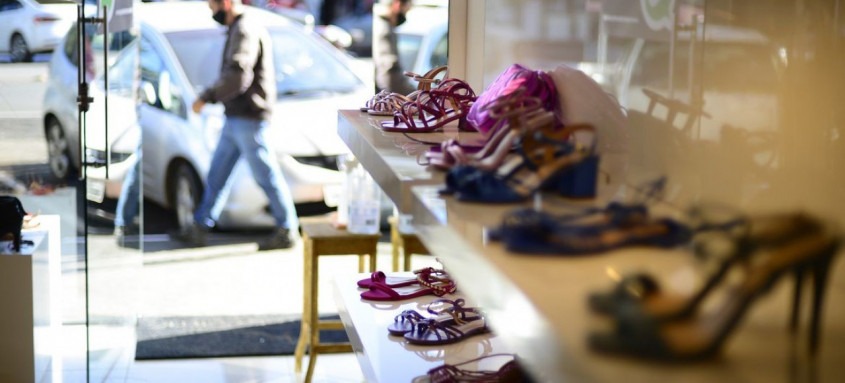 GDF libera funcionamento de lojas de roupas e sapatos