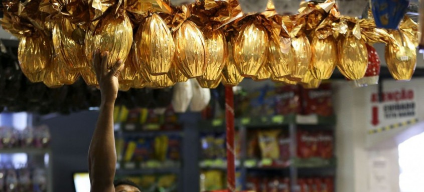 Brasília - Compra de ovos de páscoa em lojas de Brasília. (Marcelo Camargo/Agência Brasil) - Foto: Marcelo Camargo/Agência Brasil Brasília - Compra de ovos de páscoa em lojas de Brasília. (Marcelo Camargo/Agência Brasil)