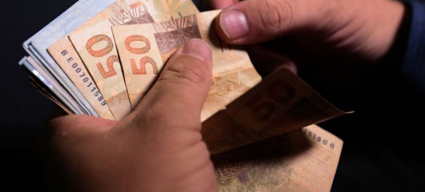 Nova rodada do Auxílio Emergencial da União pagará quatro parcelas com valor médio de R$ 250 cada uma - Foto: Marcello Casal JrAgência Brasil Nova rodada do Auxílio Emergencial da União pagará quatro parcelas com valor médio de R$ 250 cada uma
