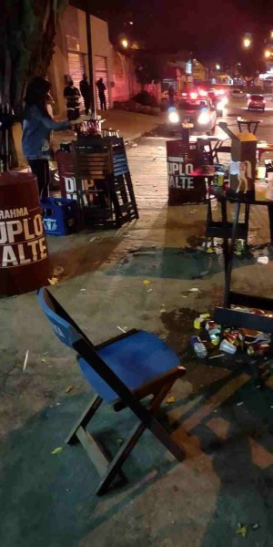 Bar no Jardim Alcântara foi fechado pela fiscalização - Foto: Divulgação / Prefeitura de São Gonçalo Bar no Jardim Alcântara foi fechado pela fiscalização