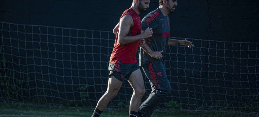 Thiago Maia já realiza atividades no campo do Ninho do Urubu