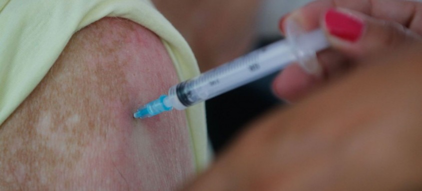 A manutenção da tendência de alta transmissão da c-19 no Brasil na semana passada indica que a pandemia pode permanecer em níveis críticos ao longo deste mês - Foto: Tânia Rêgo/Agência Brasil A manutenção da tendência de alta transmissão da c-19 no Brasil na semana passada indica que a pandemia pode permanecer em níveis críticos ao longo deste mês