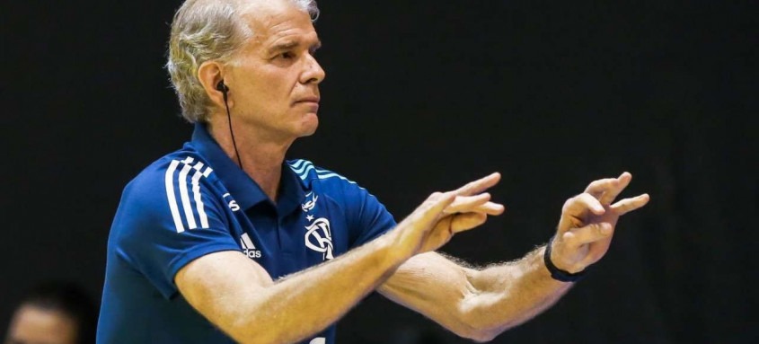 Mesmo contratado pelos franceses, Bernardinho seguirá treinando o Sesc/Flamengo - Foto: Wander Roberto / Inovafoto / CBV Mesmo contratado pelos franceses, Bernardinho seguirá treinando o Sesc/Flamengo