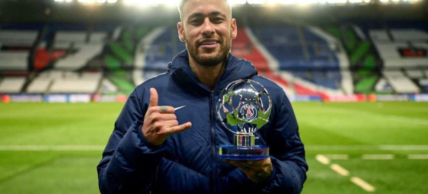 Neymar, que acertou a trave alemã três vezes, foi eleito o melhor jogador da partida - Foto: Reprodução do Twitter / PSG Neymar, que acertou a trave alemã três vezes, foi eleito o melhor jogador da partida