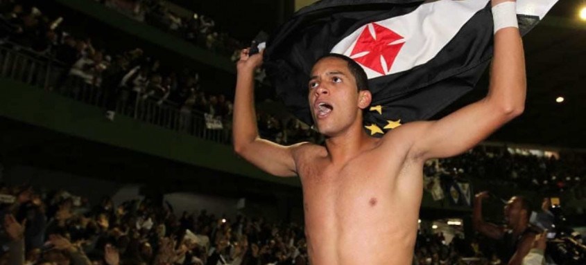 Revelado em São Januário, Rômulo foi peça importante na conquista da Copa do Brasil de 2011 - Foto: Divulgação / Vasco Revelado em São Januário, Rômulo foi peça importante na conquista da Copa do Brasil de 2011