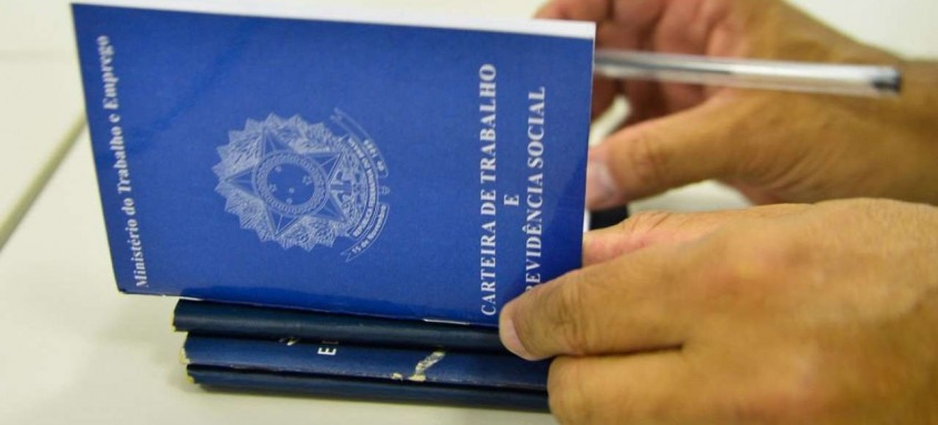 Demitidos que não indicarem conta no pedido do seguro-desemprego e não tiverem poupança na Caixa passam a receber o benefício em conta poupança digital - Foto: Divulgação/ Agência Brasil Demitidos que não indicarem conta no pedido do seguro-desemprego e não tiverem poupança na Caixa passam a receber o benefício em conta poupança digital