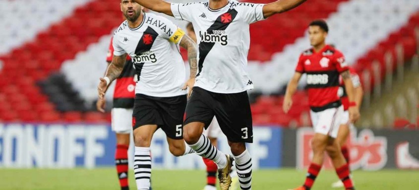 Léo Matos abriu o placar para o Vasco logo aos cinco minutos do clássico