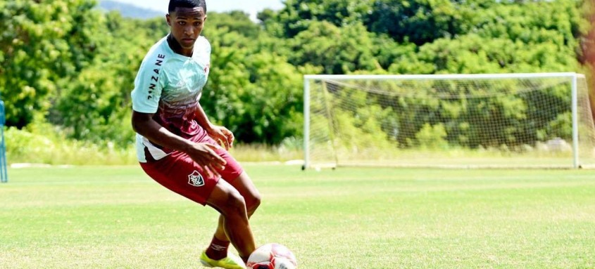 O Clássico Vovô pode ser decidido por duas joias: o tricolor Kayky e o alvinegro Matheus Nascimento, ambos de 17 anos