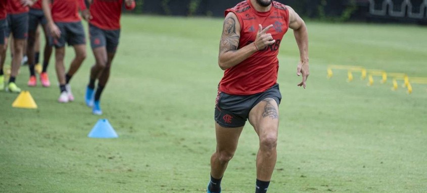 Envolvido em uma polêmica renovação de contrato, Arrascaeta volta hoje ao Fla - Foto: Alexandre Vidal / Flamengo Envolvido em uma polêmica renovação de contrato, Arrascaeta volta hoje ao Fla