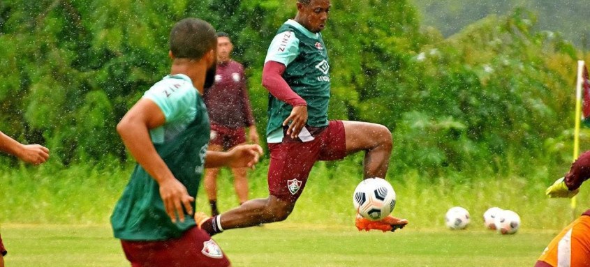Debaixo de chuva, Fluminense encerrou sua preparação para encarar o River