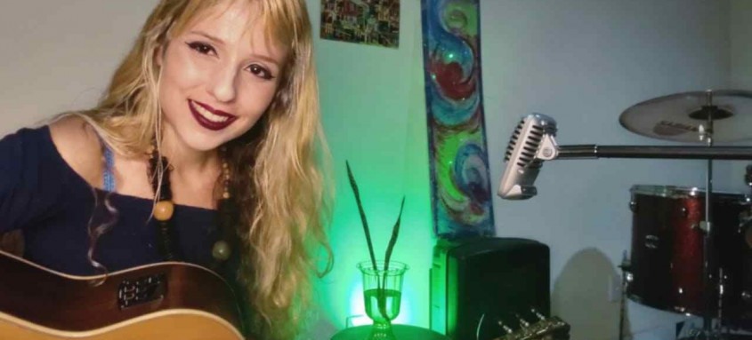 As redes da cantora que já vem sendo movimentadas com os lançamentos de vídeos de releituras musicais durante o período de isolamento social agora serão palco dessa apresentação