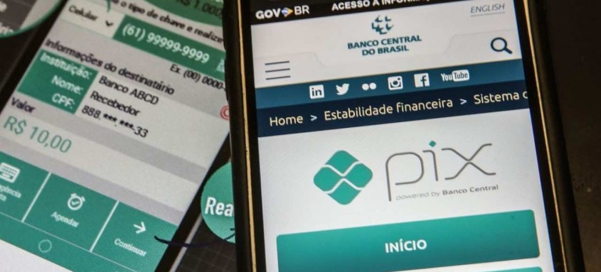 Pix é o pagamento instantâneo brasileiro. O meio de pagamento criado pelo Banco Central (BC) em que os recursos são transferidos entre contas em poucos segundos, a qualquer hora ou dia. É prático, rápido e seguro. - Foto: Marcello Casal JrAgência Brasil Pix é o pagamento instantâneo brasileiro. O meio de pagamento criado pelo Banco Central (BC) em que os recursos são transferidos entre contas em poucos segundos, a qualquer hora ou dia. É prático, rápido e seguro.