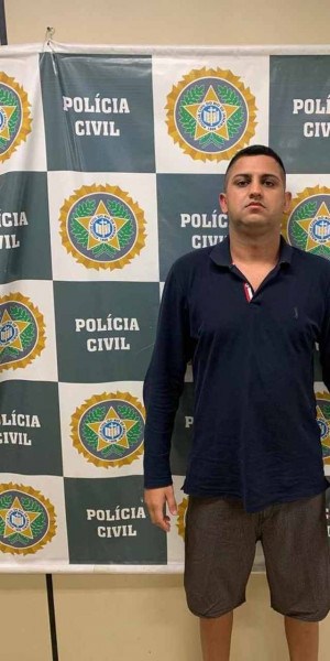 Alexander estava com um mandado de prisão em aberto pelo crime de homicídio contra um traficante de drogas - Foto: Divulgação / Polícia Civil RJ Alexander estava com um mandado de prisão em aberto pelo crime de homicídio contra um traficante de drogas