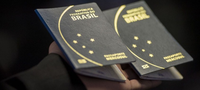 País flexibilizou restrições de viagens para estudantes e jornalistas
