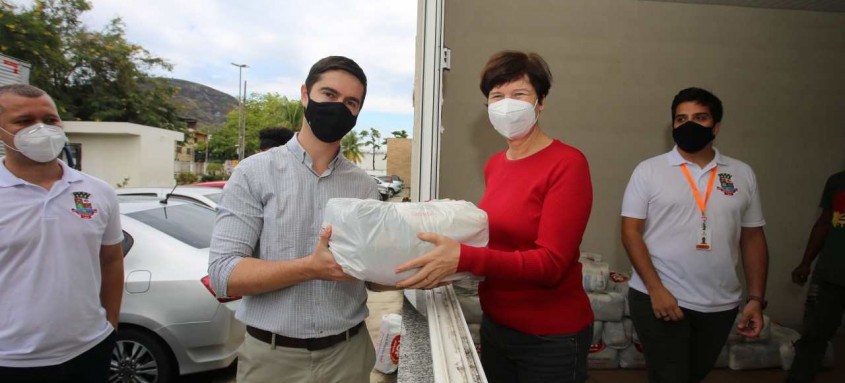 Empresa arrecada 12,5 toneladas que serão destinadas à população vulnerável
- Foto: Luciana Carneiro/Divulgação Prefeitura de Niterói Empresa arrecada 12,5 toneladas que serão destinadas à população vulnerável