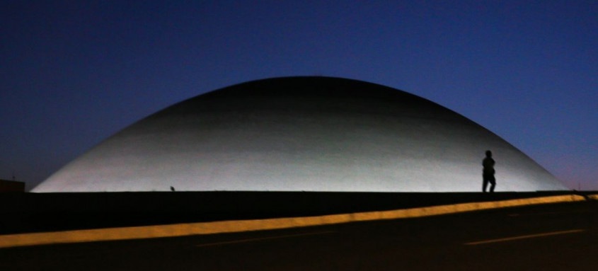 A cúpula menor, voltada para baixo, abriga o Plenário do Senado Federal. - Foto: Marcello Casal JrAgência Brasil A cúpula menor, voltada para baixo, abriga o Plenário do Senado Federal.