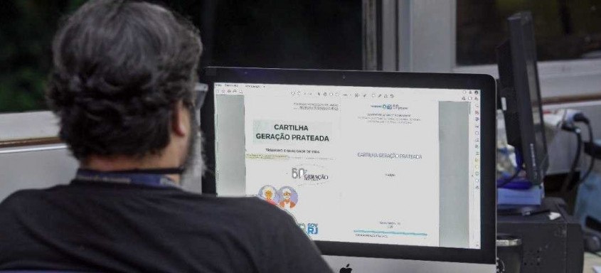 Material é destinado tanto a idosos em busca de emprego como a empresários interessados em abrir vagas a profissionais mais experientes - Foto: Divulgação Material é destinado tanto a idosos em busca de emprego como a empresários interessados em abrir vagas a profissionais mais experientes