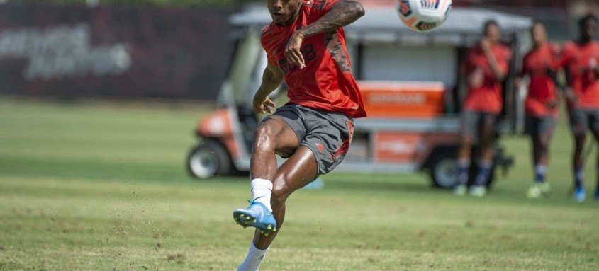 Atacante Bruno Henrique defende que o Flamengo jogue hoje de forma compacta para vencer na altitude de Quito - Foto: Alexandre Vidal / Flamengo Atacante Bruno Henrique defende que o Flamengo jogue hoje de forma compacta para vencer na altitude de Quito