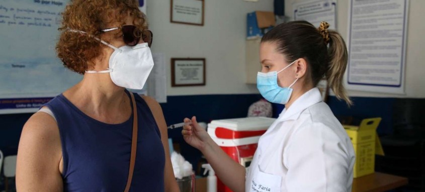 A cidade de Niterói segue avançando na imunização da população contra a covid-19 em 11 pontos de vacinação