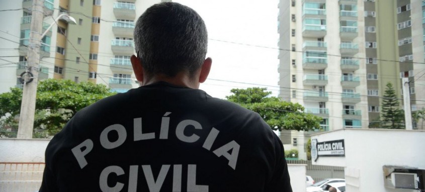 Cerca de 150 agentes estão em diligências para cumprir quatro mandados de prisão preventiva e 21 de busca e apreensão - Foto: Tânia Rêgo/Agência Brasil Cerca de 150 agentes estão em diligências para cumprir quatro mandados de prisão preventiva e 21 de busca e apreensão