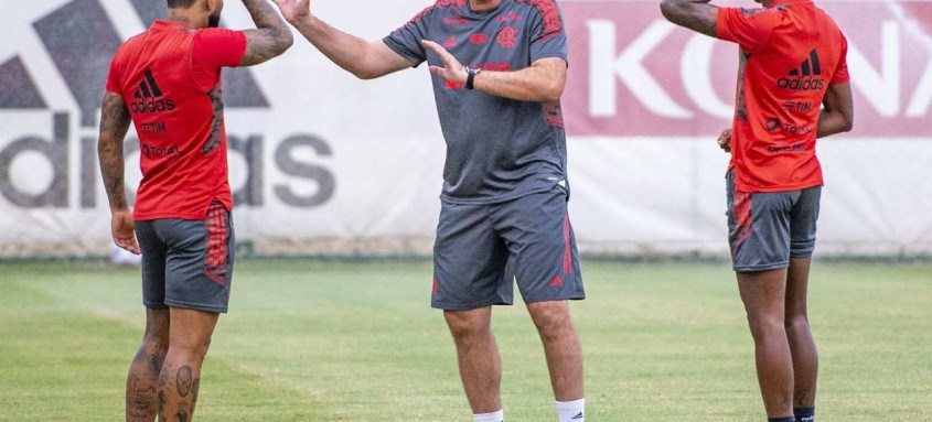 Rogério Ceni, que ontem completou seis meses no comando do Fla, pode alcançar a classificação antecipada no Chile